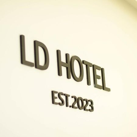 แอ่ว-ดีld Hotel&Residences Ngao Exteriör bild