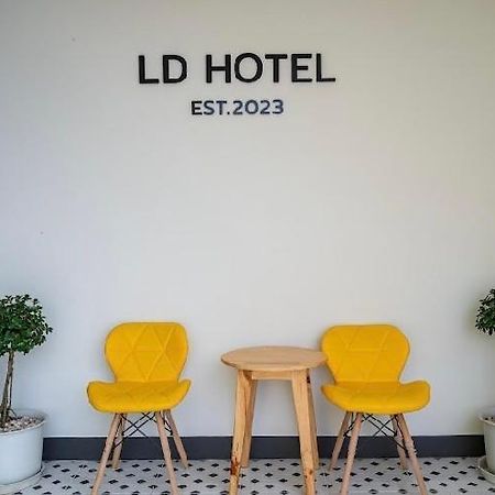 แอ่ว-ดีld Hotel&Residences Ngao Exteriör bild