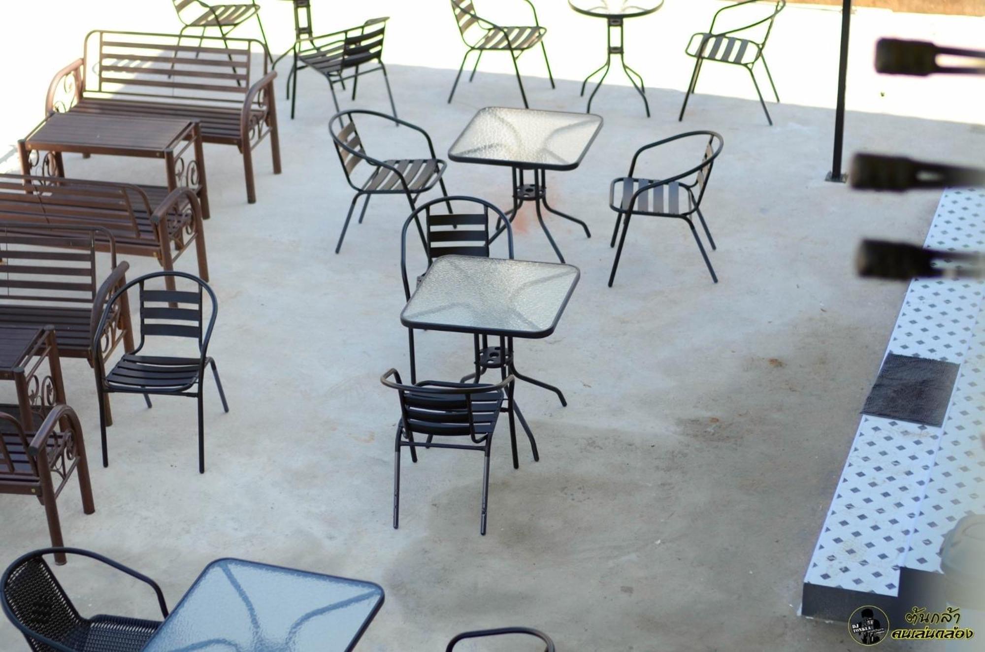 แอ่ว-ดีld Hotel&Residences Ngao Exteriör bild