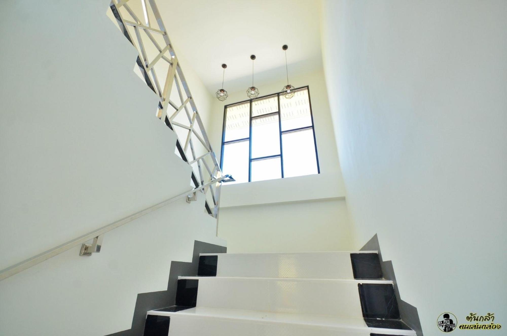 แอ่ว-ดีld Hotel&Residences Ngao Exteriör bild
