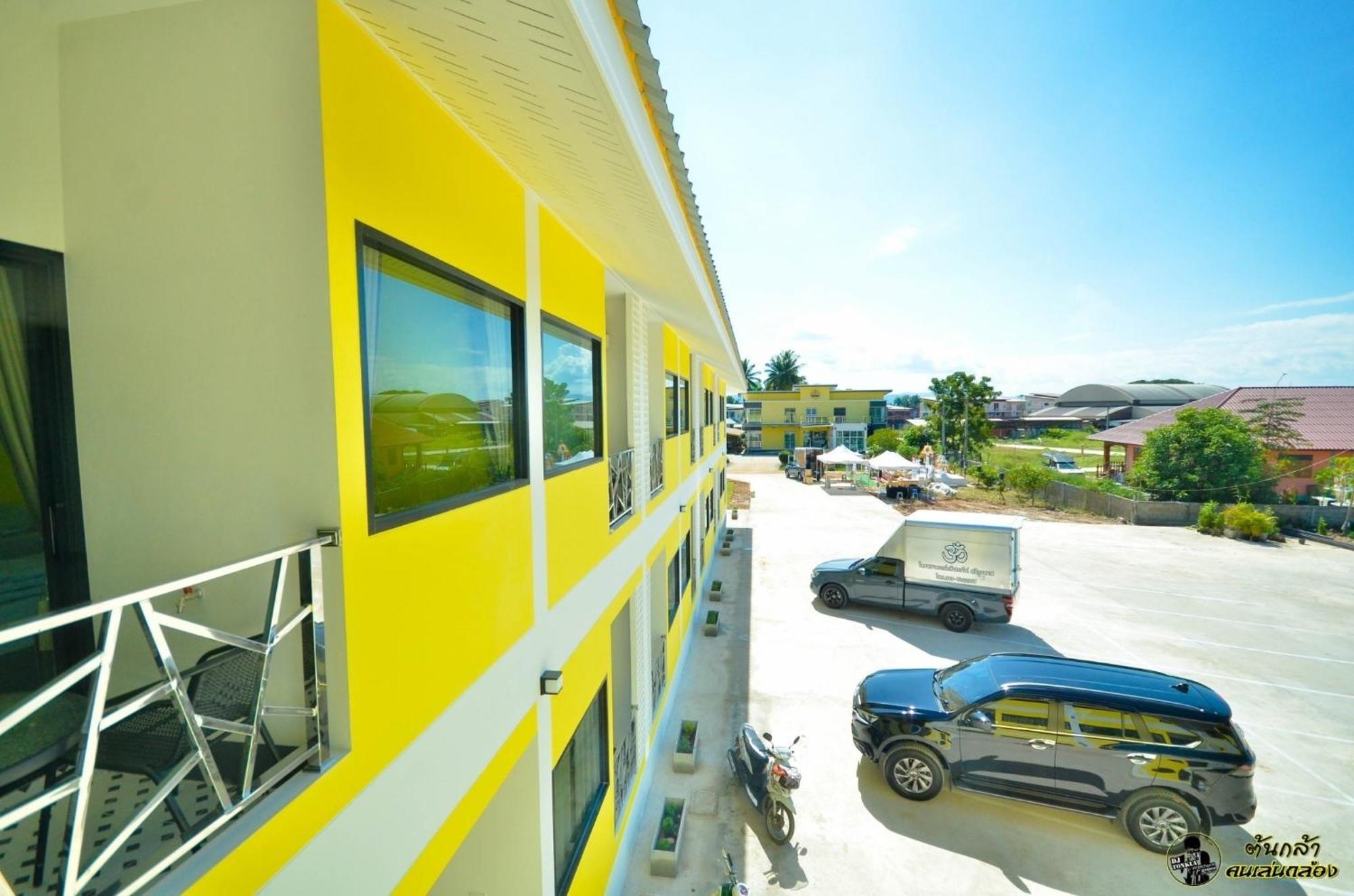 แอ่ว-ดีld Hotel&Residences Ngao Exteriör bild