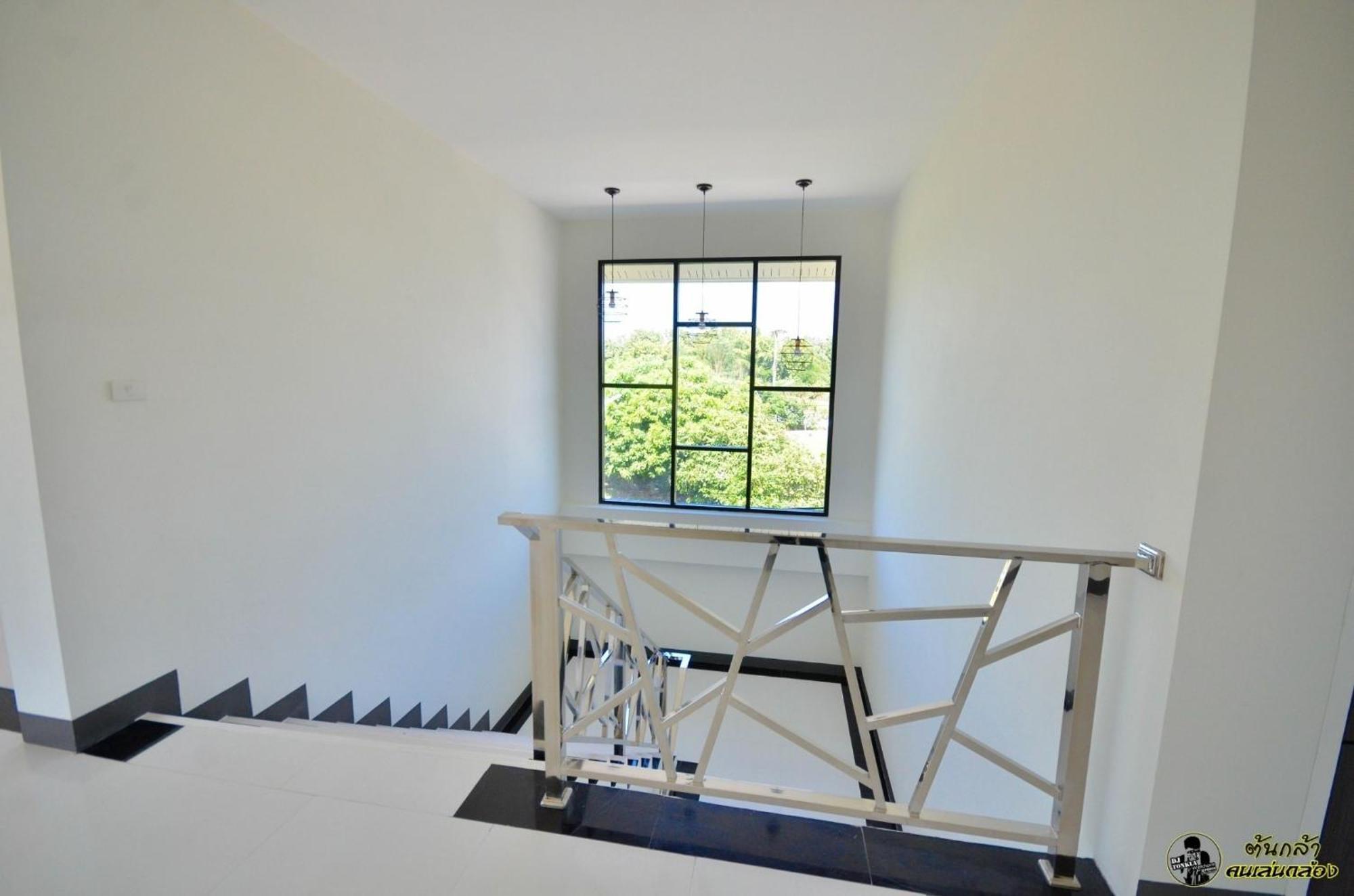 แอ่ว-ดีld Hotel&Residences Ngao Exteriör bild