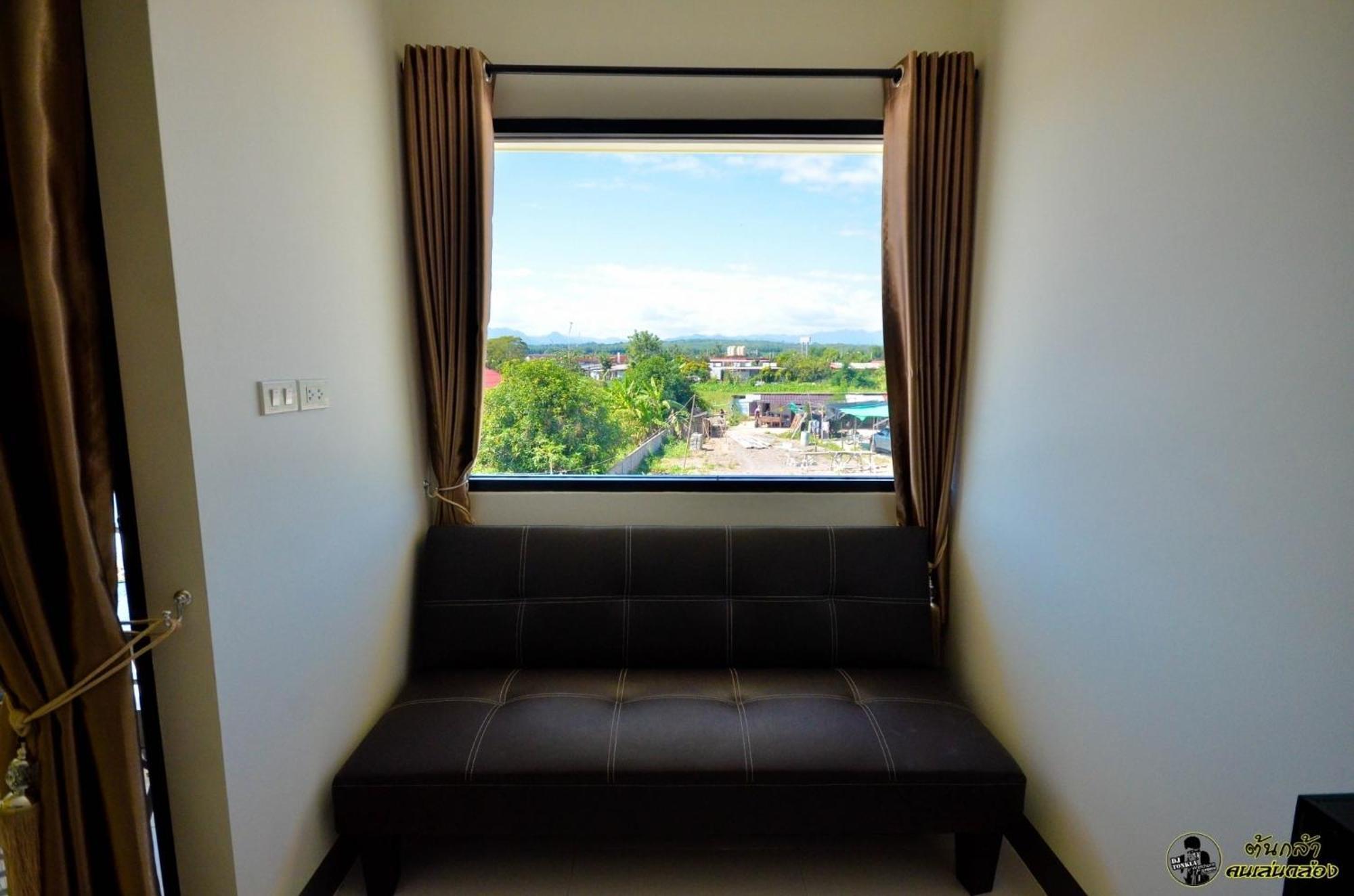แอ่ว-ดีld Hotel&Residences Ngao Exteriör bild
