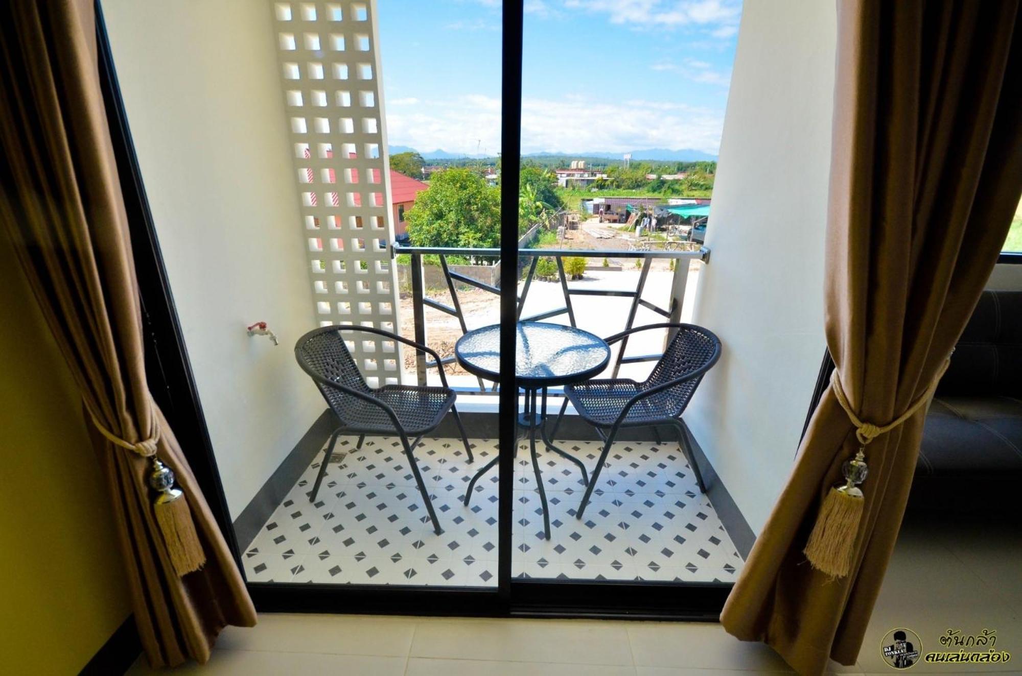 แอ่ว-ดีld Hotel&Residences Ngao Exteriör bild