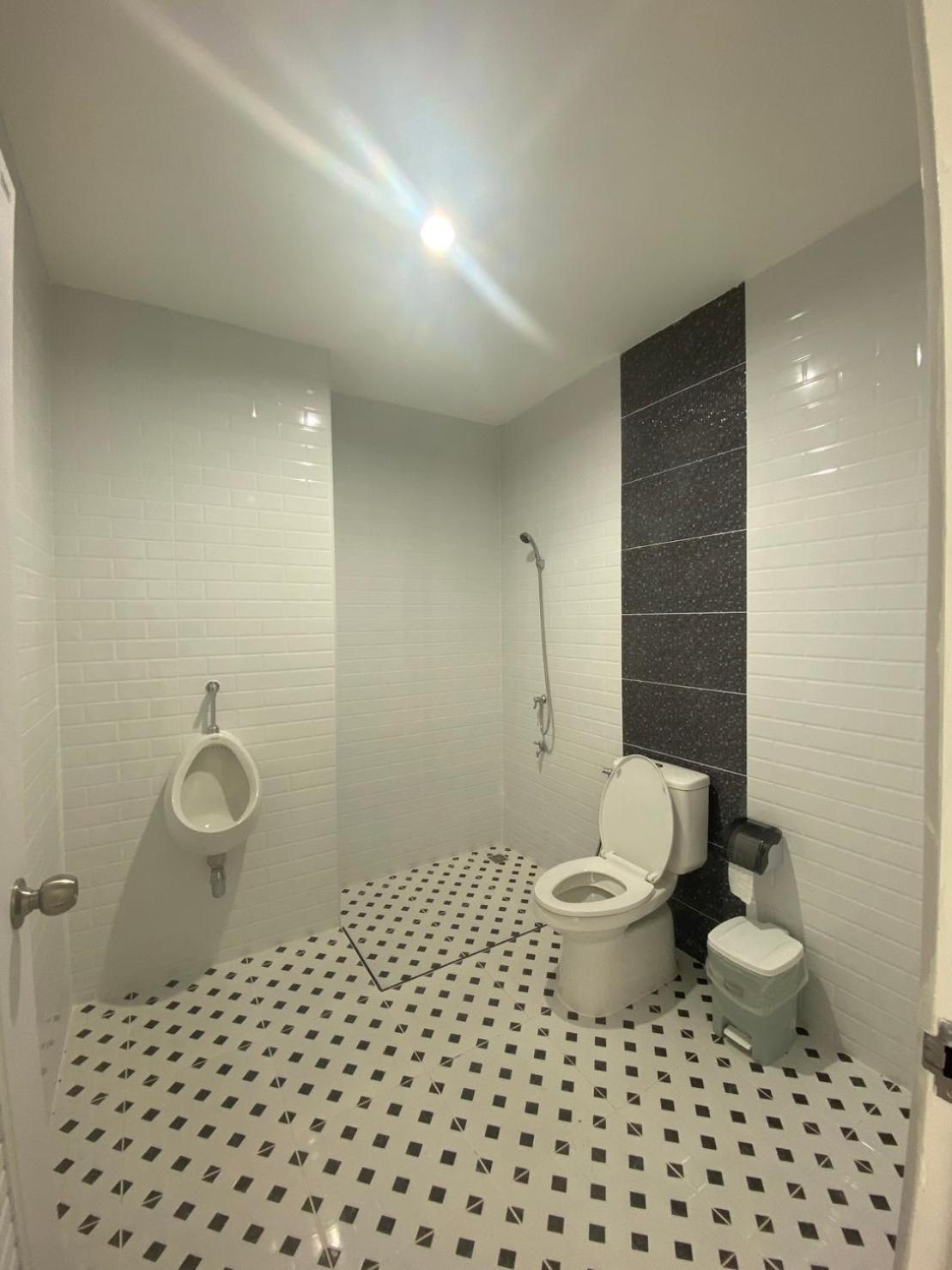 แอ่ว-ดีld Hotel&Residences Ngao Exteriör bild
