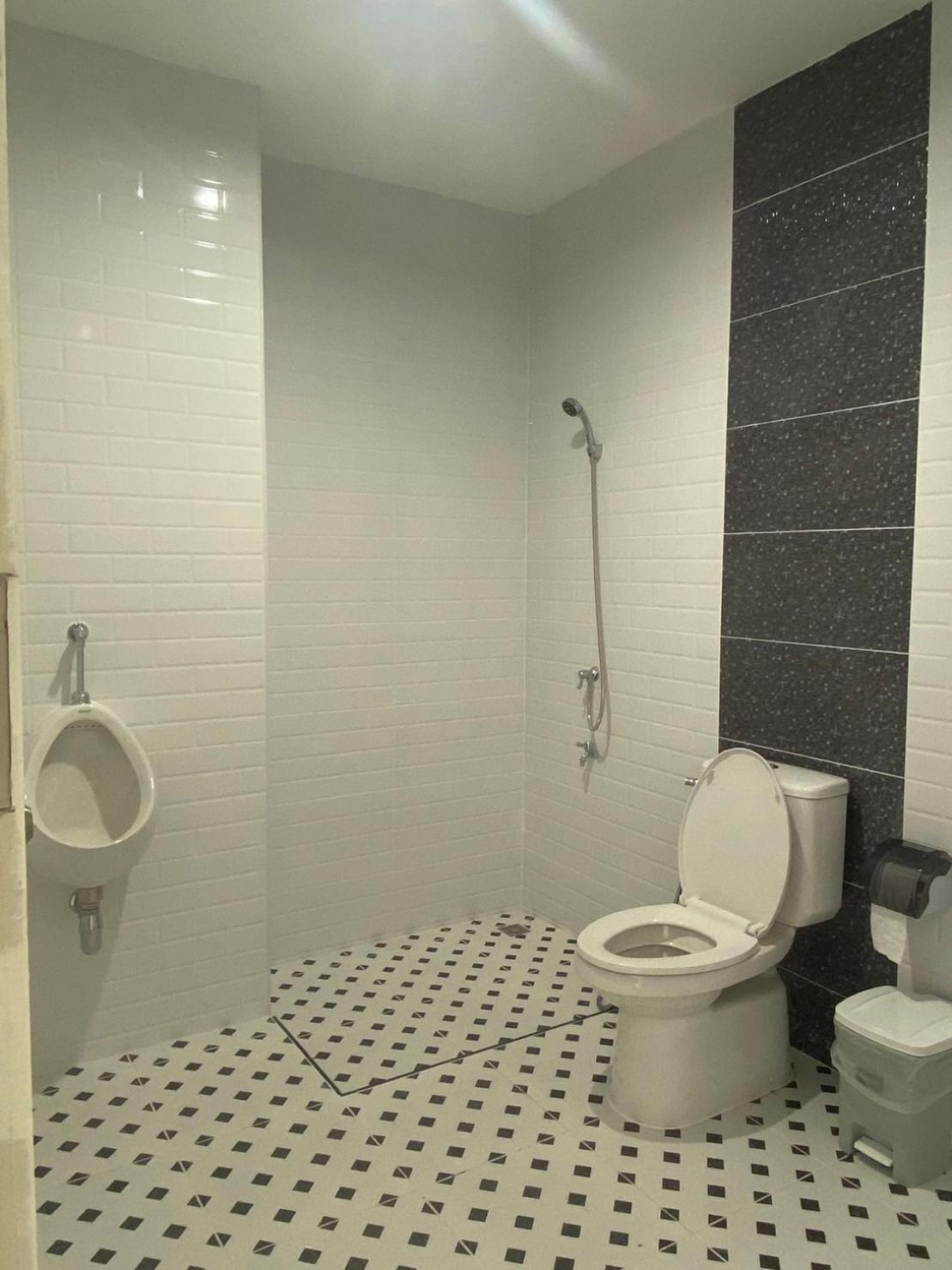 แอ่ว-ดีld Hotel&Residences Ngao Exteriör bild