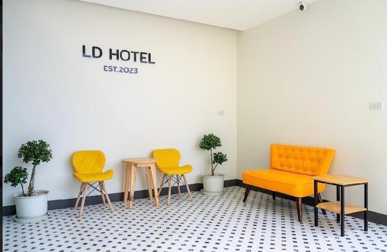 แอ่ว-ดีld Hotel&Residences Ngao Exteriör bild