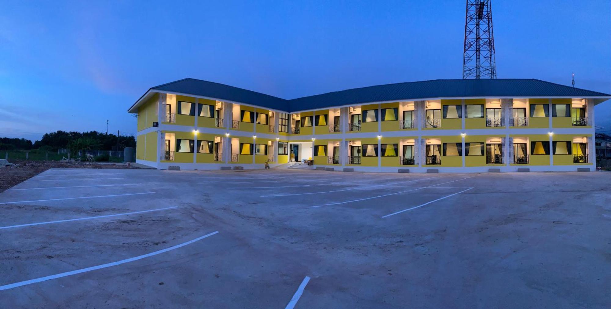 แอ่ว-ดีld Hotel&Residences Ngao Exteriör bild